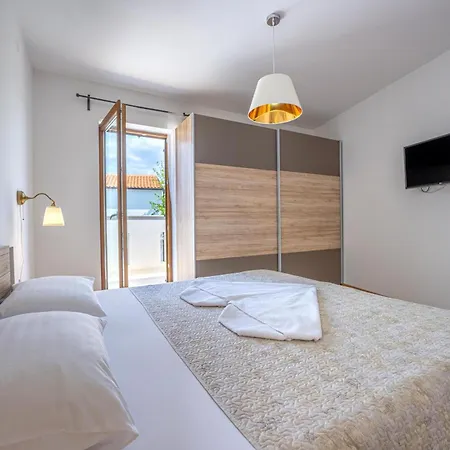 Goldie Willa Polje (Krk)