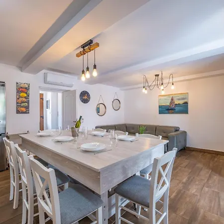 Goldie * Polje (Krk)