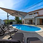 Goldie Villa *