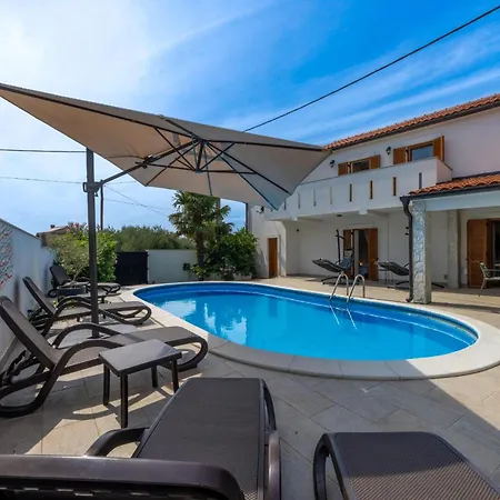 Goldie Villa *
