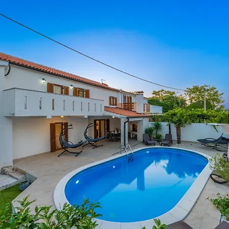 Goldie Villa *