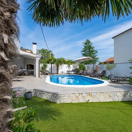 Goldie Villa